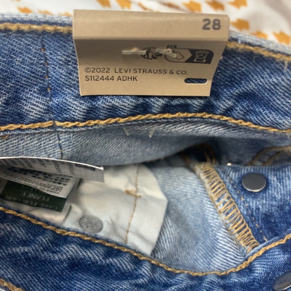 Levi’s 501 High Rise Shorts W28 NWT Distressed Raw Hem 100% Cotton - Picture 5 of 5